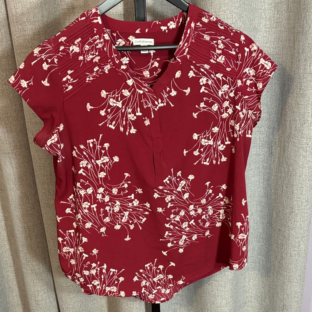 Women’s Croft & Barrow Cranberry Color Floral Blouse Size L